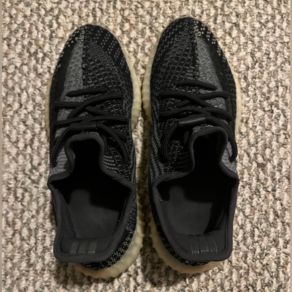 adidas Yeezy Boost 350 V2 Carbon - Picture 4 of 14